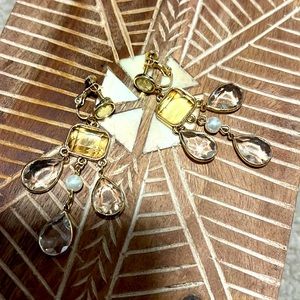 Screw earring. Very good condition.